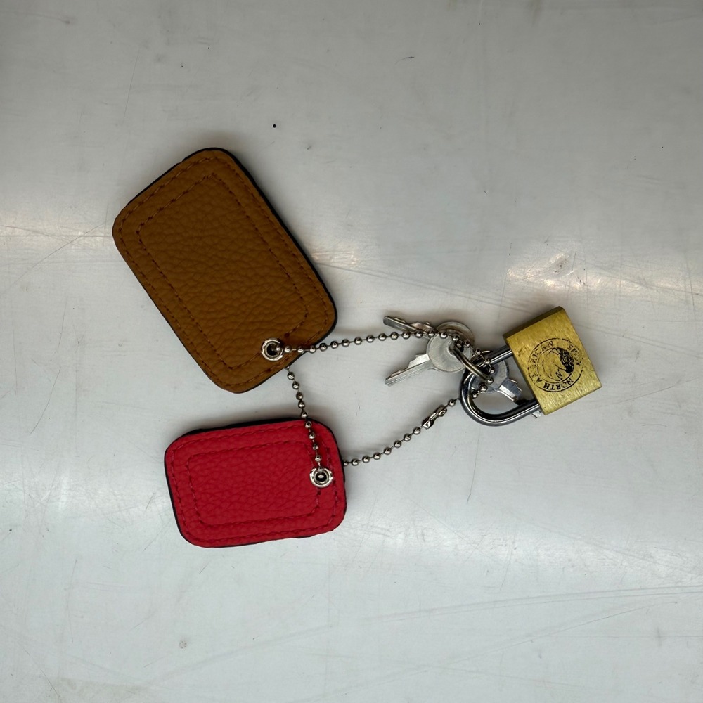 Rosetti Faux Leather Keychain Tags Red Tan with North American Bear Co Padlock - Picture 2 of 2